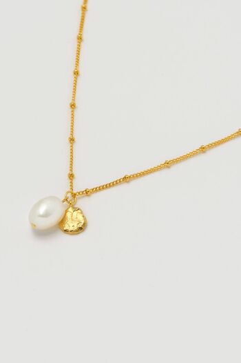 Collier à double breloque pièce texturée et perles baroques 1