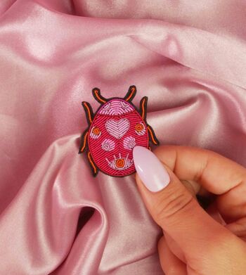 Broche Coccinelle Amour - fait main broderie cannetille 1