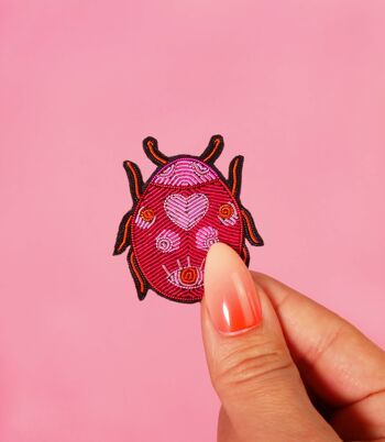 Broche Coccinelle Amour - fait main broderie cannetille 3