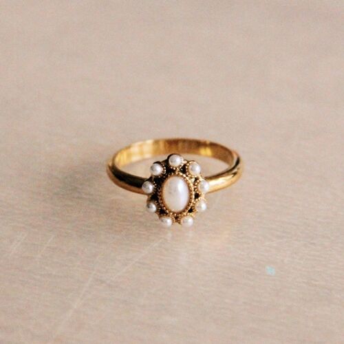 Stainless steel vintage ring with pearl stones - gold