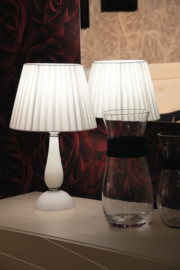 Lampe de table ALFIERE en verre soufflé satiné avec finitions chromées 3