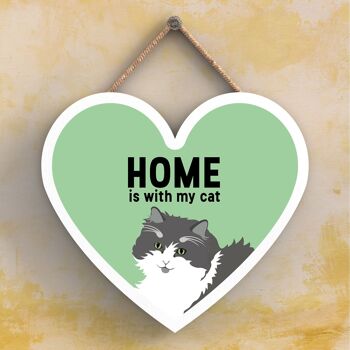 P6046 - Chat gris et blanc La maison est avec mon chat Katie Pearson Artworks Plaque à suspendre en bois en forme de cœur 1
