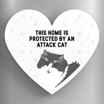 P6066 - Chat gris et blanc Home Protected Attack Cat Katie Pearson Artworks Aimant en bois en forme de coeur 1