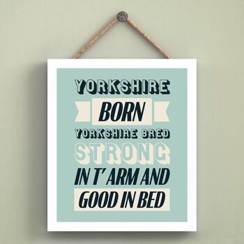 P6566 - Plaque à suspendre en bois avec typographie comique sur le thème du Yorkshire Born & Bred Yorkshire 1