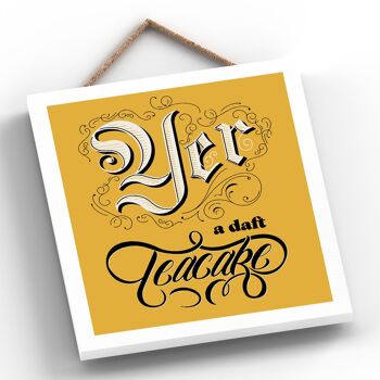 P6575 - Yer A Daft Teacake Plaque à suspendre en bois avec typographie comique sur le thème du Yorkshire 2