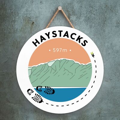 P6598 - Haystacks 597m Mountain Hiking Lake District Ilustración impresa en placa decorativa colgante de madera