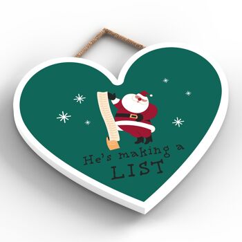 P6725 - He's Making A List Santa Festive Plaque Coeur en Bois Décor de Noël 2