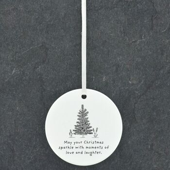 P6870 - Sparkle Love Laughter Tree Dessin au trait Illustration Ornement de boule de Noël en céramique 1