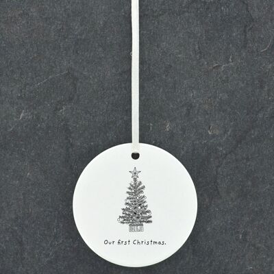 P6871 - Nuestro primer árbol de Navidad Dibujo lineal Ilustración Adorno navideño de cerámica