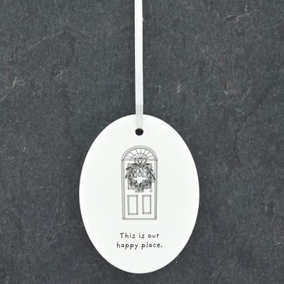 P6891 - Adorno navideño de cerámica con ilustración de dibujo lineal de la puerta Happy Place