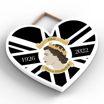 P7174 - HRH Queen Elizabeth II 1926-2022 Black Union Jack Plaque commémorative en bois en forme de cœur 2