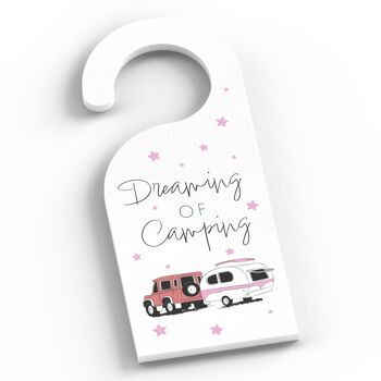 P7366 - Dreaming of Camping Pink Camper Caravan Camping Plaque à suspendre sur le thème 2