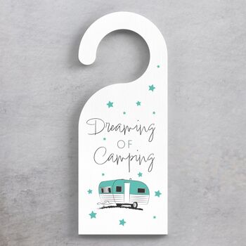 P7367 - Dreaming of Camping Green Camper Caravan Camping Plaque à suspendre sur le thème 1
