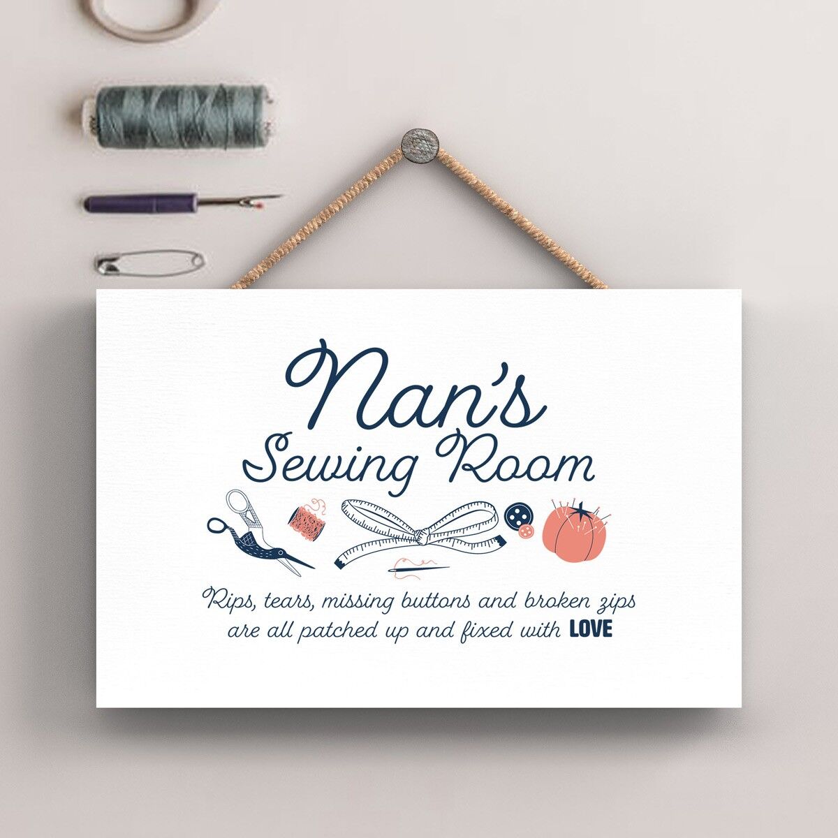 P7593 - Targa decorativa da appendere a tema cucito della stanza del cucito di Nan