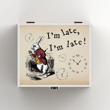 P7775 - Je suis en retard sur le thème d'Alice au pays des merveilles sur une boîte en bois 2