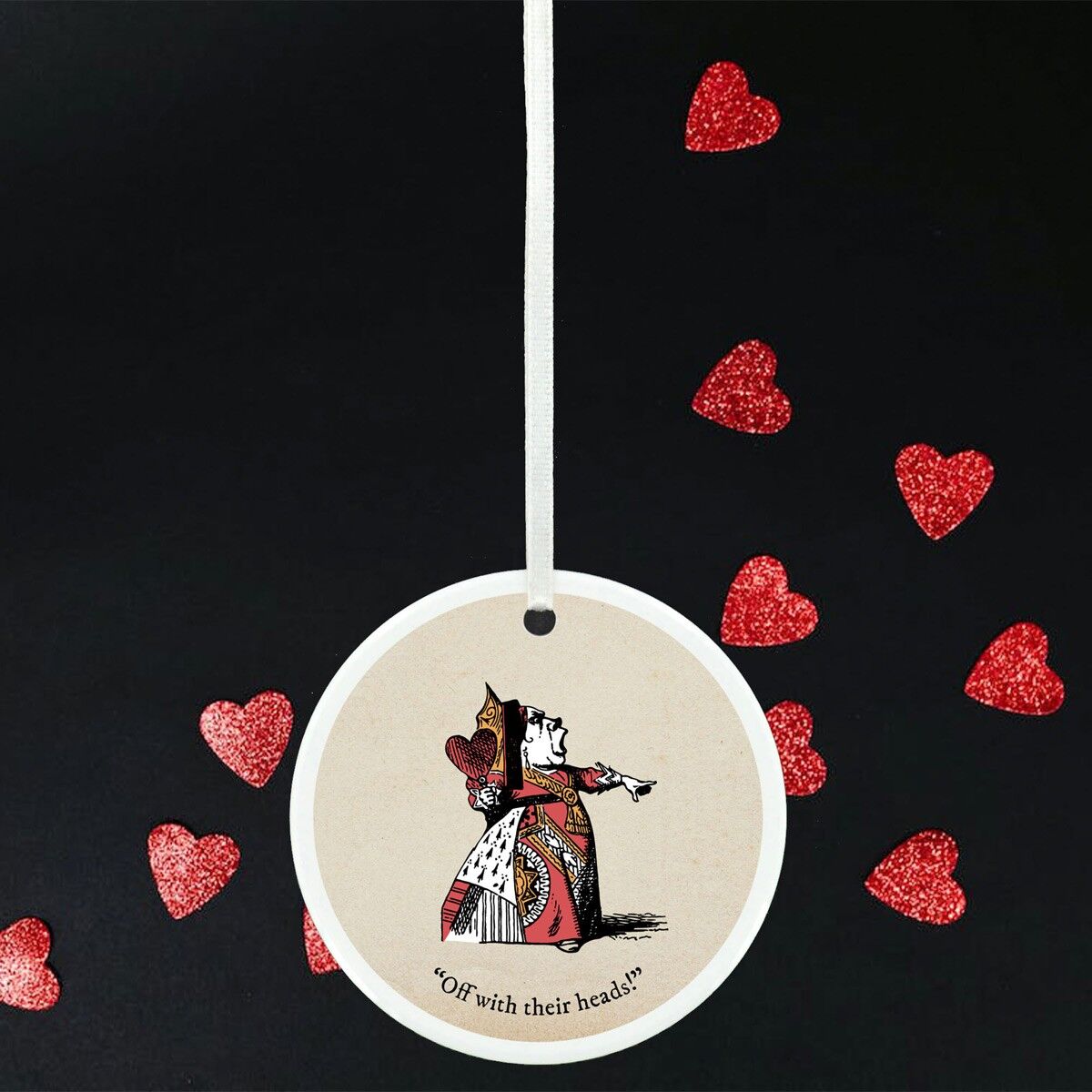 P7800 - Fuori con le loro teste Illustrazione a tema Alice nel paese delle meraviglie su ornamento in ceramica