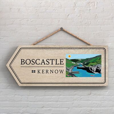 P7877 - Boscastle Works Of K Pearson Seaside Town Illustration Placa colgante de flecha de madera