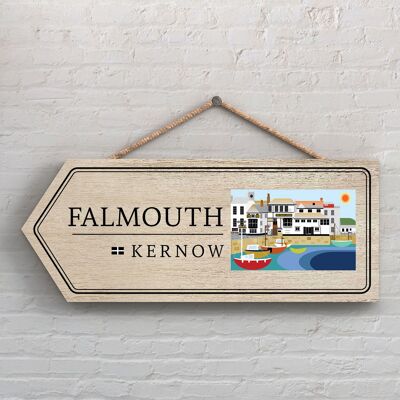 P7883 - Falmouth Works Of K Pearson Seaside Town Illustration Placa colgante de flecha de madera
