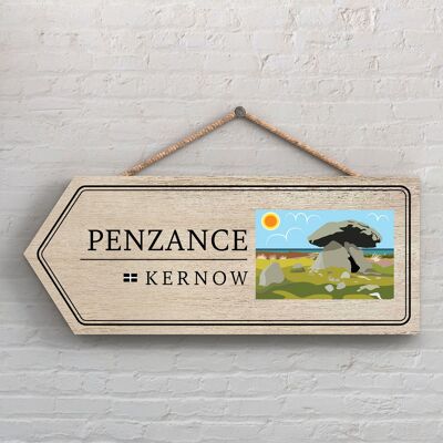P7888 - Penzance Opere di K Pearson Seaside Town Illustrazione Freccia di legno targa da appendere