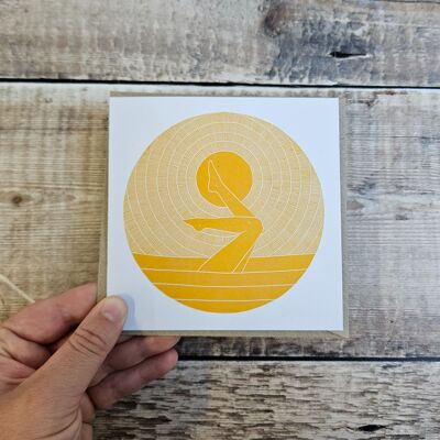 Sonnenschein – Blanko-Grußkarte eines Schwimmers, der einen Handstand unter der Sonne absolviert
