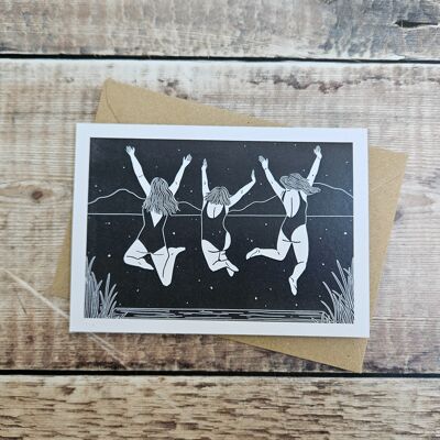 Three for Joy - Blanko-Grußkarte von drei Freunden, die zusammen ins Wasser springen