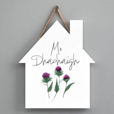 P8270 - Targa decorativa per la casa a forma di casa con fiore di cardo scozzese Mo Dhachaigh