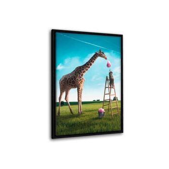 La girafe affamée - tableau sur toile avec espace d'ombre 21