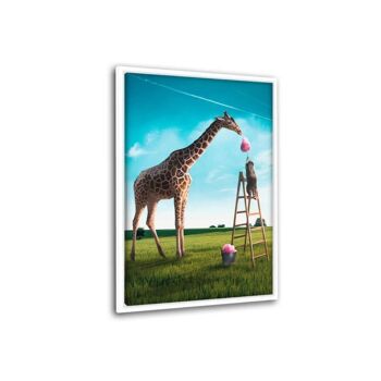 La girafe affamée - tableau sur toile avec espace d'ombre 1