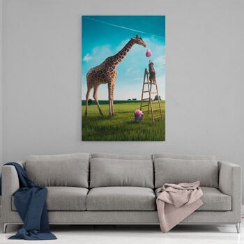 La girafe affamée - tableau sur toile avec espace d'ombre 22