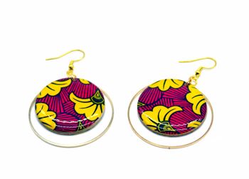 Boucles d'oreilles créoles en bois et résine motif wax fleurs de mariage rose jaune et doré 6