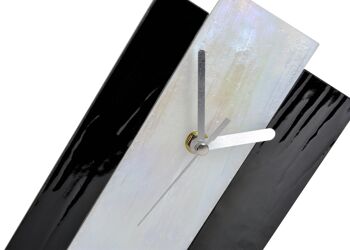 Petite horloge grand-père en verre irisé. Idée cadeau insolite. Modèle noir et blanc. Fait à la main, pas produit en série. unique. 4