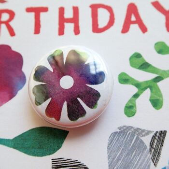 Carte de voeux avec badge - Happy Birthday Floral Collage 2