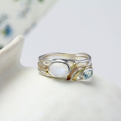 Ring aus Sterlingsilber mit Mondstein und blauem Topas