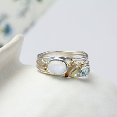 Anello in argento sterling con pietra di luna e topazio azzurro