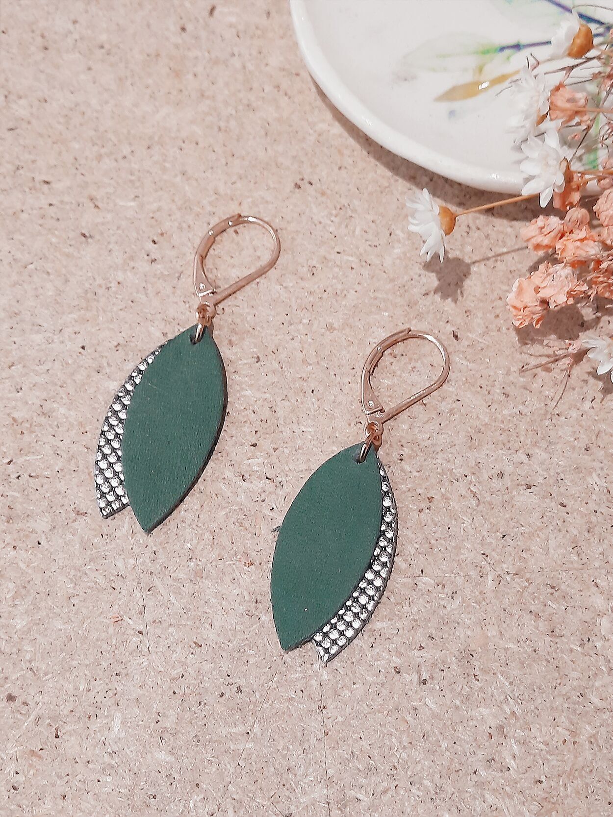 Orecchini corti MINI-PETALE Verderame