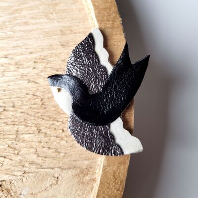 Hirondelle brooch in recycled leather and gold plated