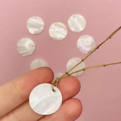 "Mother of pearl" necklace