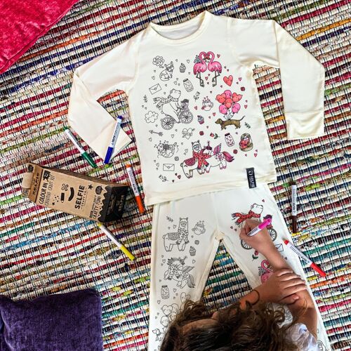 Kids Valentines Colour In Pyjama Craft Kit with Fabric Pens