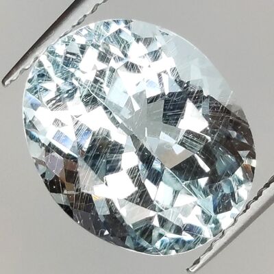 Aigue-marine 5.05ct taille ovale 12.1x10.0mm