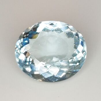 Aigue-marine 4.77ct taille ovale 12.2x10.7mm 4