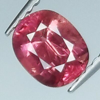 Zaffiro rosa da 0,96 carati taglio ovale 6,1 x 5,1 mm