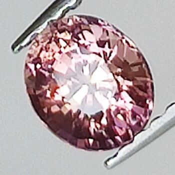 0.94ct Saphir Padparadscha taille ovale 5.9x5.0mm 4