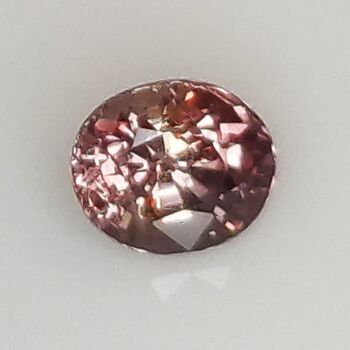 0.94ct Saphir Padparadscha taille ovale 5.9x5.0mm 5