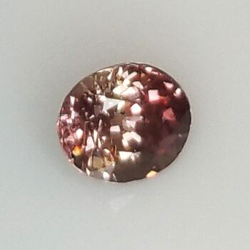 0.94ct Saphir Padparadscha taille ovale 5.9x5.0mm 6