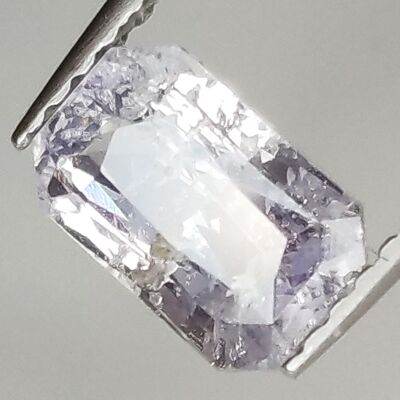 Saphir violet taille émeraude 1,55 ct 7 x 5 mm