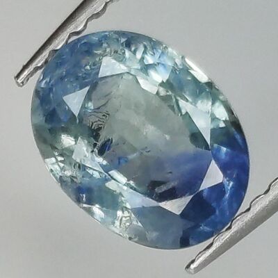 Saphir Bleu 1.56ct taille ovale 7.9x6.0mm