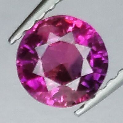 Zaffiro rosa da 0,75 carati taglio rotondo 5,3 mm