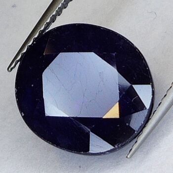Saphir Bleu 8.91ct taille ovale 12.6x11.4mm 2