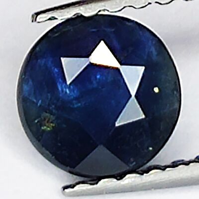 0,69 ct Blauer Saphir im Rundschliff 5,6 x 5,6 mm