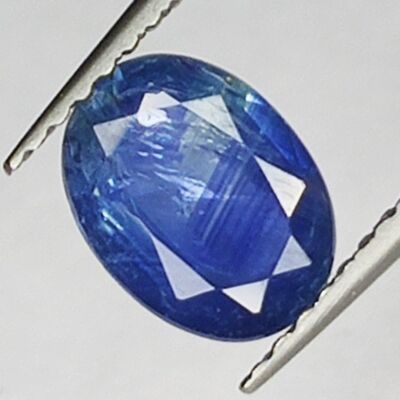 Saphir Bleu 1.30ct taille ovale 7.8x5.9mm